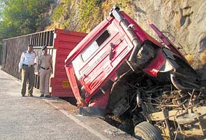 E-way cops have to hitch-hike to reach accident spots