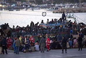 France blocks train from Italy in migrant spat 