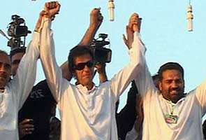 Imran Khan protests US drone attacks in Pakistan