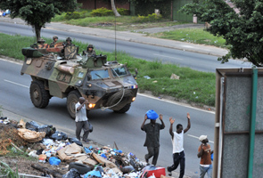 Ivory Coast: Journalists, locals come under fire as fighting continues