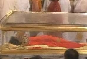 Sri Sri Ravi Shankar condoles the death of Sai Baba