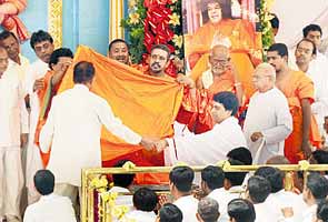 Sai Baba's Trust: Family member or devotee as head?