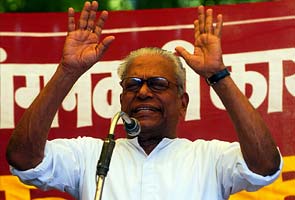 Kerala Chief Minister fasts against endosulfan