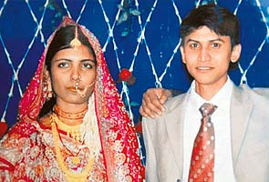 Forced for divorce by hubby, fashion designer commits suicide