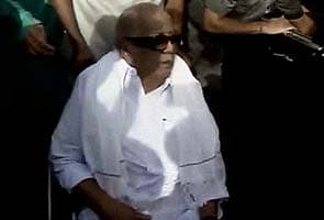 Karunanidhi sulks, Congress reaches out