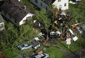 Tornadoes batter central US, kill unknown number