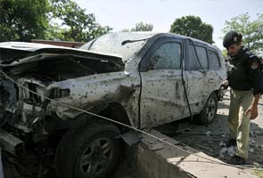 US consulate vehicle hit by Taliban suicide bomber in Pakistan, 1 dead