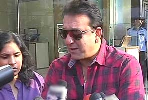 Non-bailable warrant against Sanjay Dutt for violation of model code of conduct