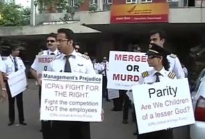 Delhi High Court issues contempt notice to Air India pilots