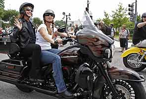 Sarah Palin's bike ride revs up questions on Presidential bid
