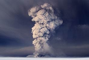 Volcanic cloud heads to Scotland, flights cancelled 