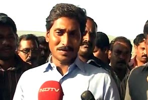 Jagan holds sit-in on farmers problems