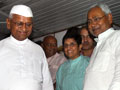 Lokpal Bill: Anna Hazare meets Nitish Kumar, Sonia Gandhi meeting soon