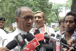 Digvijaya meets PM to apprise him of law and order situation in UP