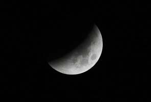 Country witnesses century's longest and darkest lunar eclipse