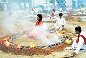 Nithyananda falls from horse, fractures limbs