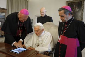 Pope tweets for the first time at Vatican