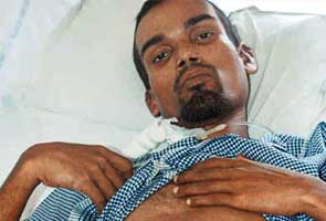 Man walks in Mumbai hospital with 6-ft rod through his abdomen