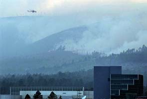 Los Alamos nuclear lab under siege from wildfire