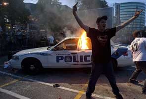 Huge Vancouver riot after a Canucks loss, nearly 150 hurt 