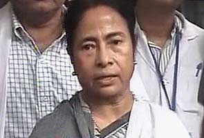 Infant deaths: Mamata visits children's hospital