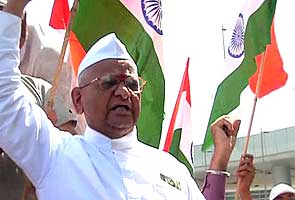 Delhi police says Anna can't hold fast at Jantar Mantar 