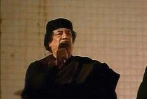 Tripoli bombed, Gaddafi lashes 'colonial plot'