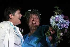 Midnight vows make NY largest gay-marriage state