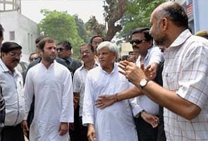 Rahul Gandhi meets Kalka Mail accident victims