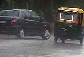 Rains lash Delhi, add to commuter woes