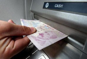 ATM card tricksters fool customers