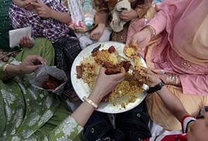 Govt to campaign against food wasted at weddings