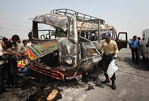 Pakistan: 15 killed after gas cylinder explodes in bus