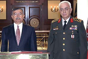 Turkish military's chiefs of staff step down 