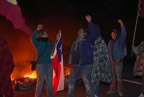 Unions in Chile declare general strike, block copper mines