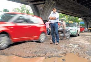 One man's crusade against Mumbai potholes 