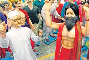 Hazare, Ramdev are popular pandal themes in Mumbai 