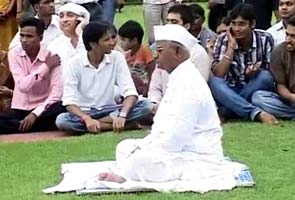 Anna Hazare goes to Rajghat on eve of fast, to meditate