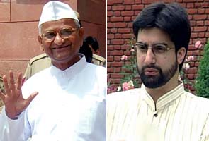 Start campaign against unmarked graves: Mirwaiz to Anna