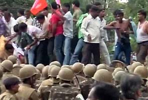 BJP workers protesting against lathicharge taken into custody