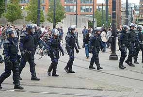 Britain riots: Top cop slams Cameron's decision to seek US crime expert's role