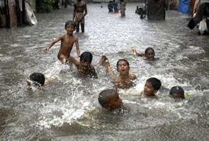 Heavy rains lash Kolkata; two killed, eight injured