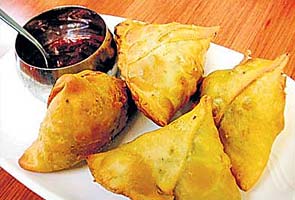 In Bangalore, Samosas are hot buys for Ramzan