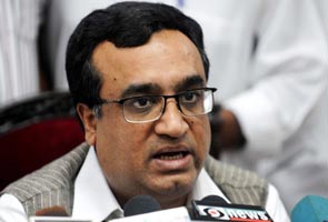 Ajay Maken goes into huddle with predecessors