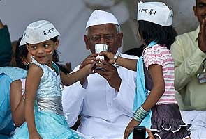 Anna Hazare breaks fast; now in Gurgaon hospital and stable