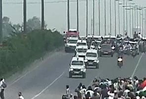 Anna's supporters crowd Delhi-Gurgaon expressway