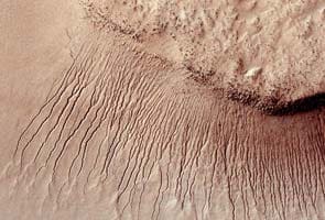 Mars may have flowing salt water: NASA