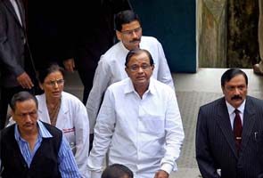 Chidambaram visits quake-hit Sikkim, meets victims at hospital