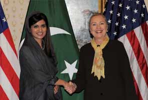 Clinton tells Pakistan to deal with Haqqani threat