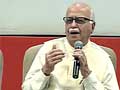 Advani visits Mumbai church, recalls Karachi school